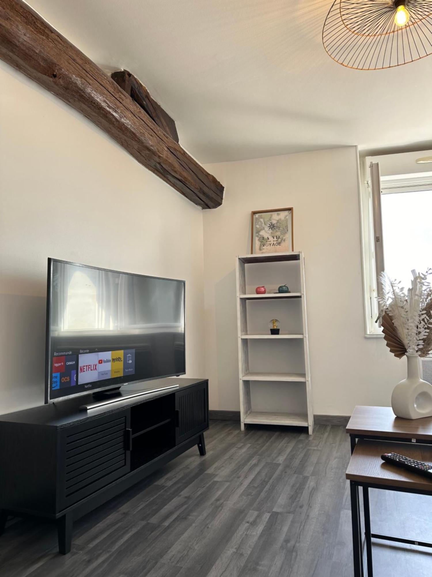 Appartement Cosy En Centre Ville Cholet Esterno foto