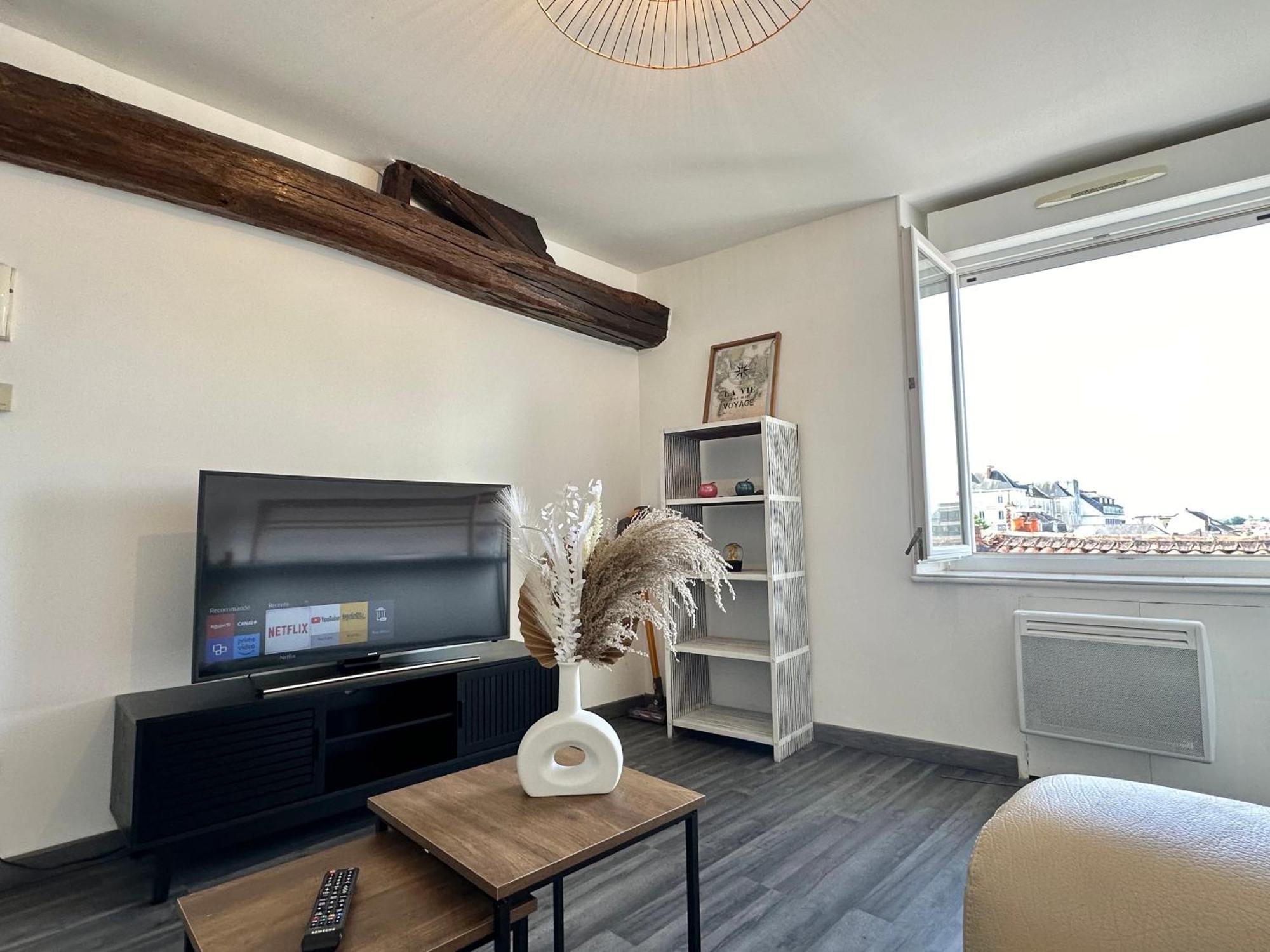 Appartement Cosy En Centre Ville Cholet Esterno foto