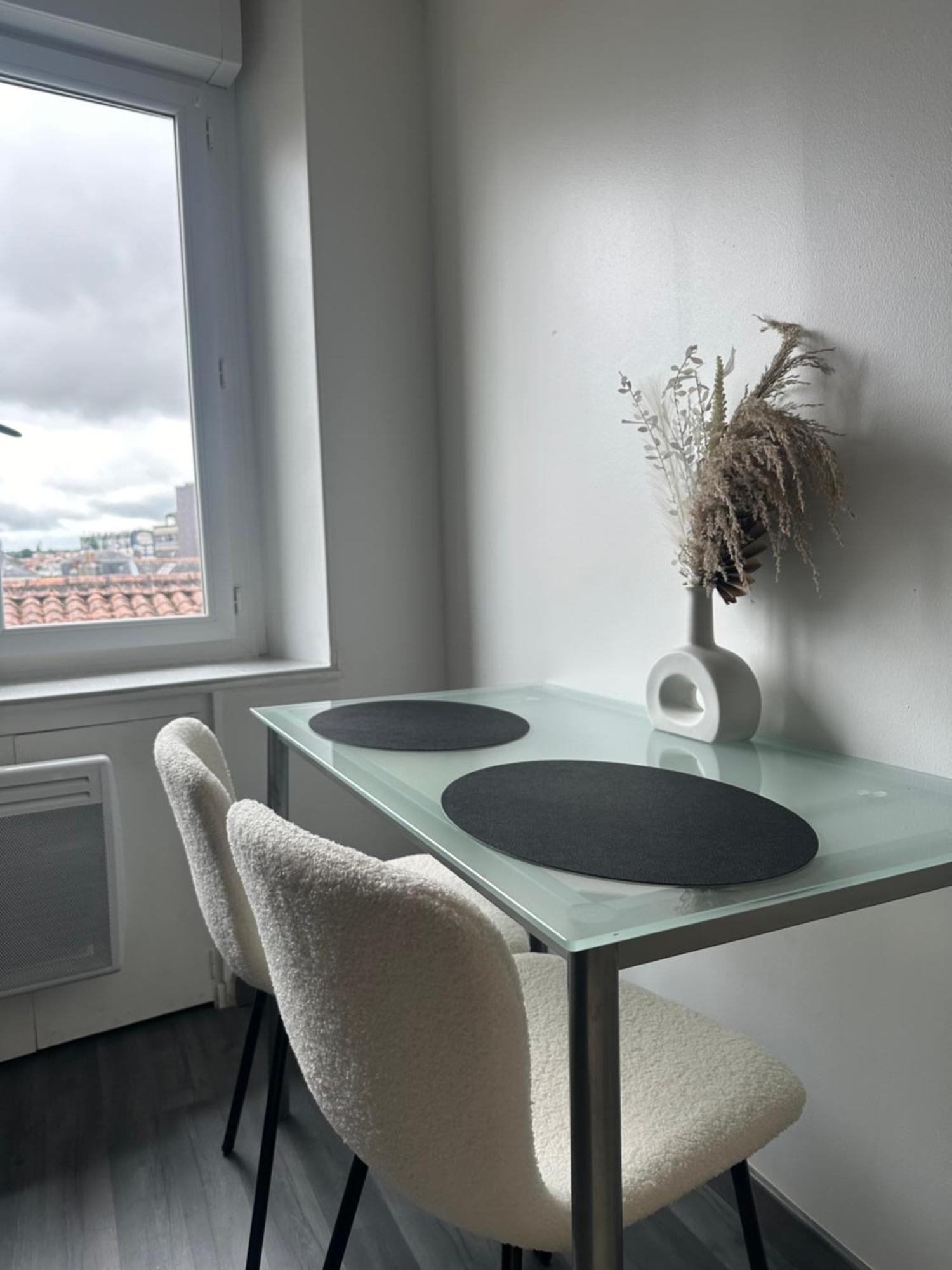 Appartement Cosy En Centre Ville Cholet Esterno foto