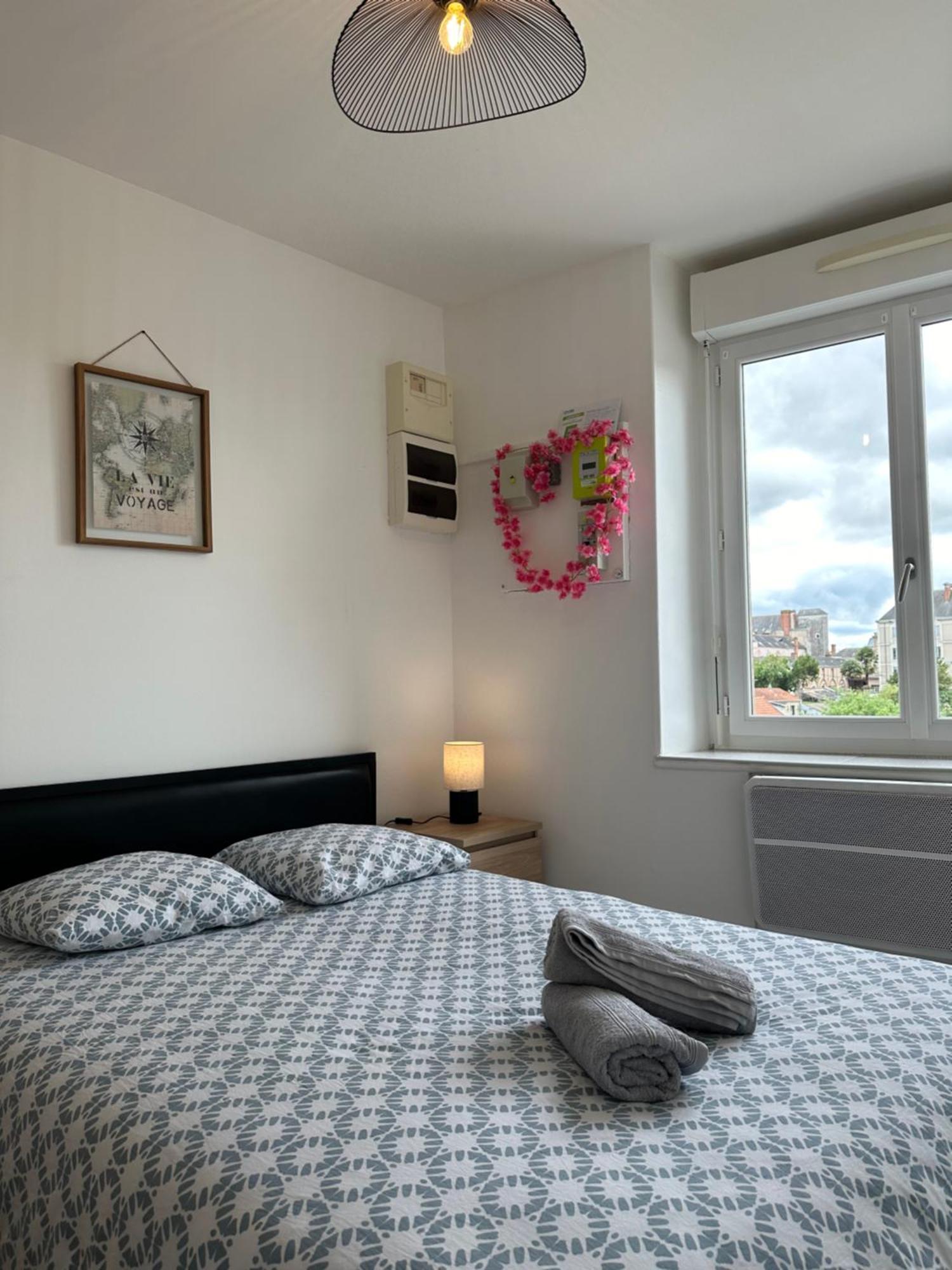 Appartement Cosy En Centre Ville Cholet Esterno foto